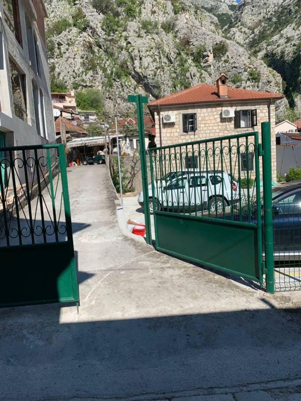 Viktor Rooms Kotor Luaran gambar